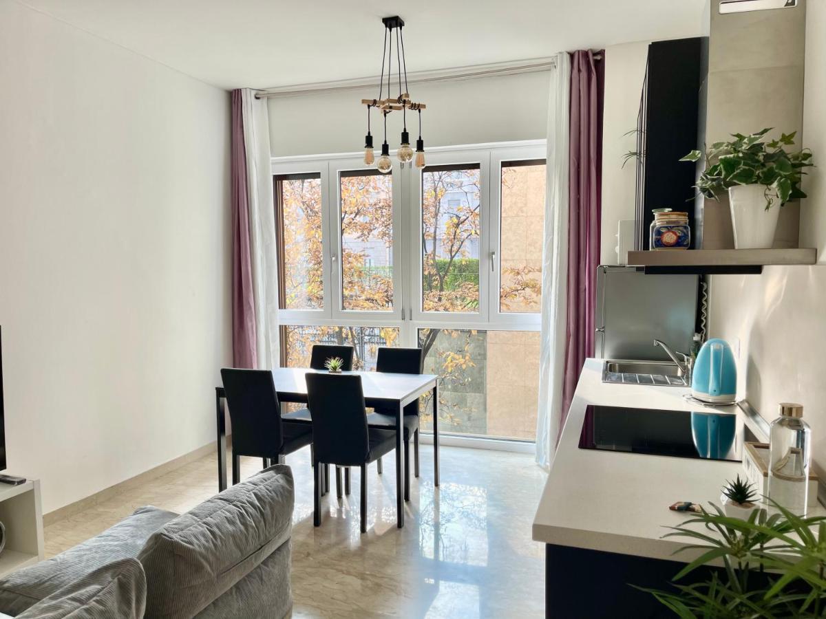 The White House, Modern Apartment In Center ミラノ エクステリア 写真