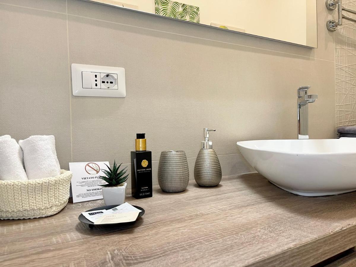 The White House, Modern Apartment In Center ミラノ エクステリア 写真