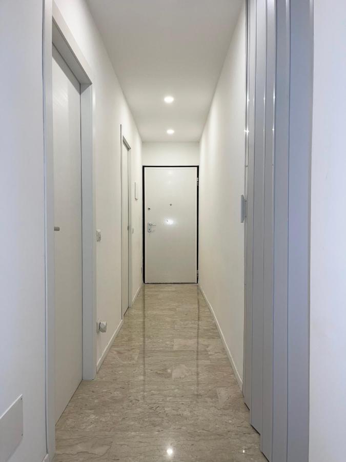 The White House, Modern Apartment In Center ミラノ エクステリア 写真