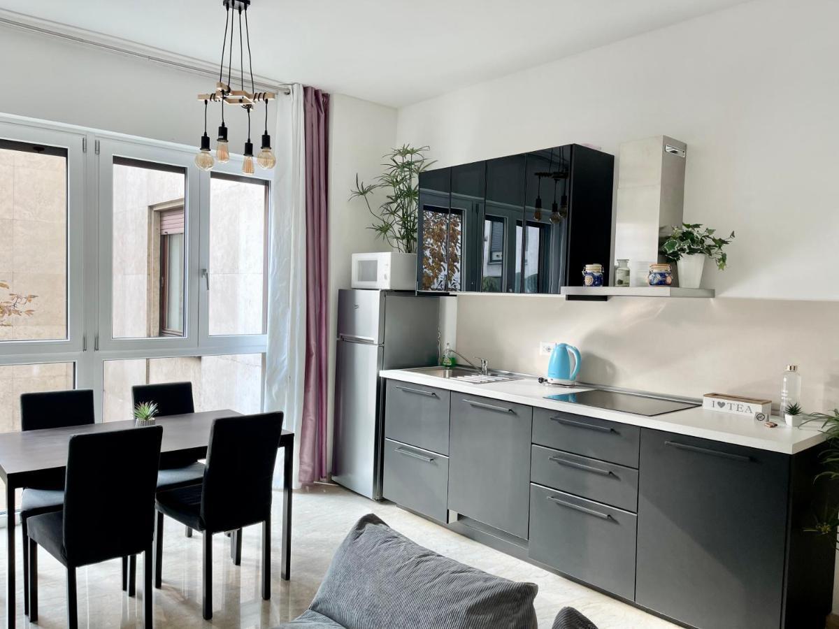 The White House, Modern Apartment In Center ミラノ エクステリア 写真